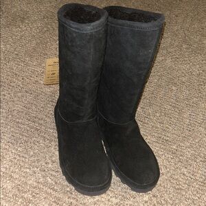 NWT Bearpaw Women's Phylly Boot Size 6